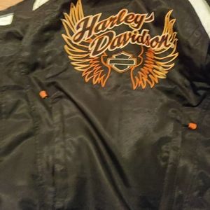 Harley Davidson jacket 2 zipper and one is broken
